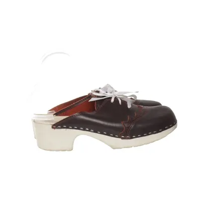 Clogs (Brown) from Troentorp