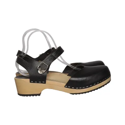 Clogs (Black) from Swedish Hasbeens
