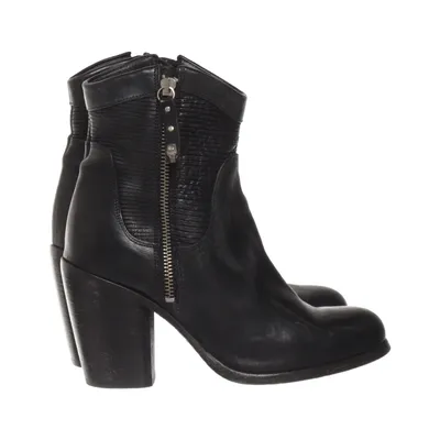 Heeled boots (Black) from Moma