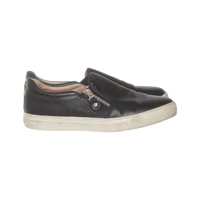 Slip-ons (Black) from Dasia Leather