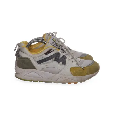 Baskets (Blanc, Gris, Jaune) de Karhu