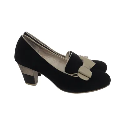 Pumps (Black, Beige) from Lola Ramona