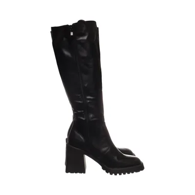 Boots (Black) from Raid
