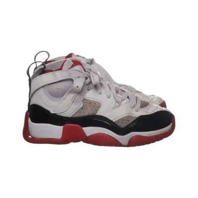 Basketball shoes (JUMPMAN TREY TWO) from Jordan