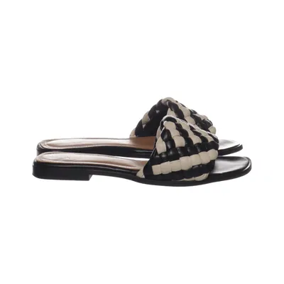 Mules (Noir, Blanc) de Flattered