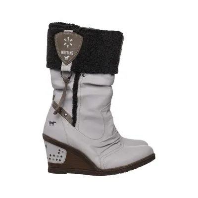 Wedges (White, Gray) from Mustang