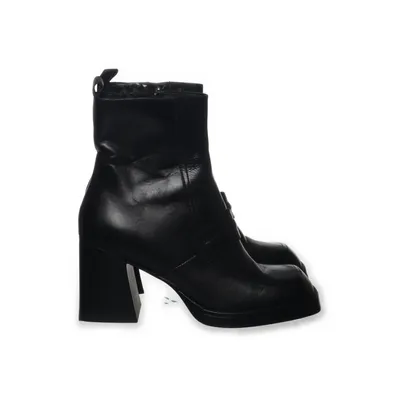 Stövletter (1-25387-21-001) från Newd Tamaris