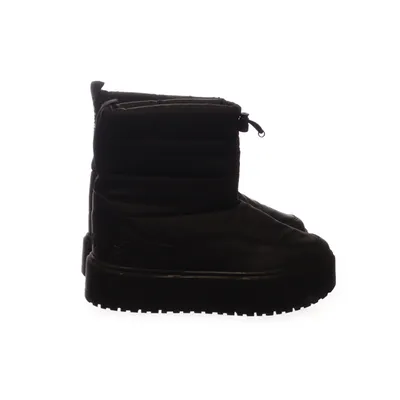 Boots (Black) from Pummys