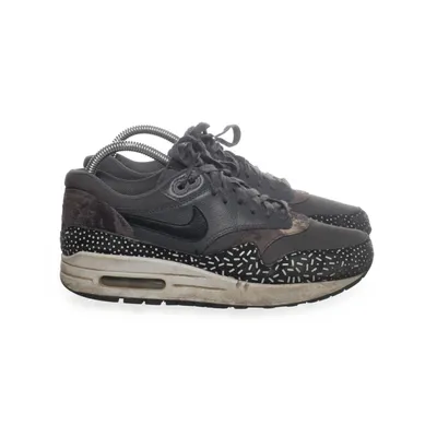 Baskets (Gris, Noir, Blanc) de Nike Air Max