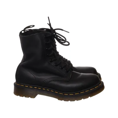 Laced boots (1460) from Dr. Martens