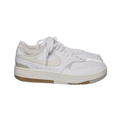 Sneakers (Gamma Force) from Nike
