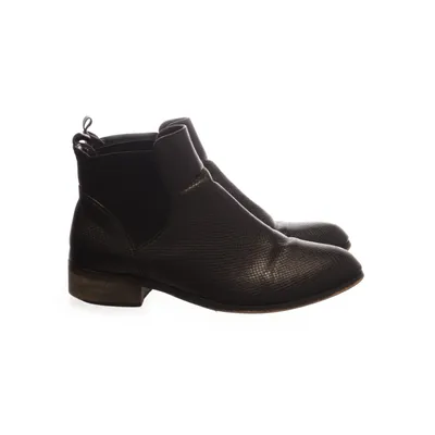 Chelsea boots (Black) from Erynn