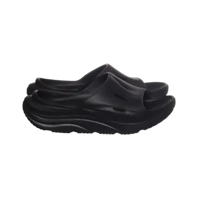 Badskor (Svart) från Hoka