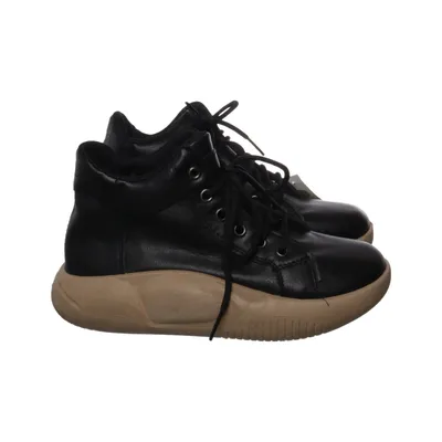 Laced boots (Black, Beige) from Active Fashion
