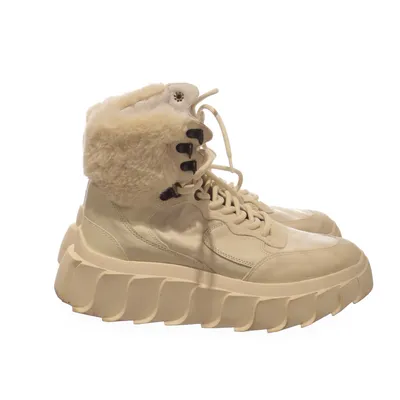 Kängor (AW22-BENNICE-68) från Apple of Eden