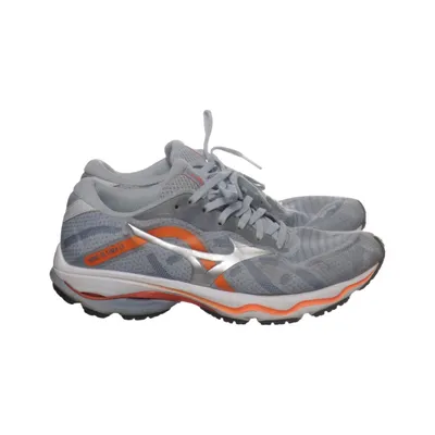 Running shoes (Wave Ultima 3) from Mizuno