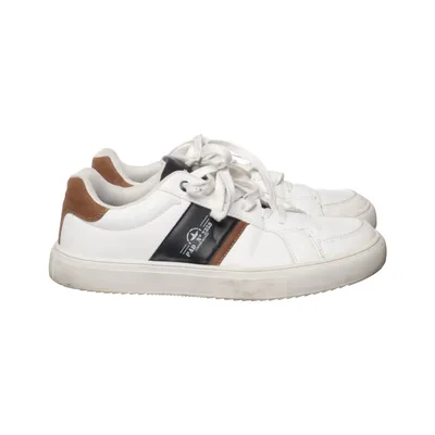 Sneakers (White) from Memphis One