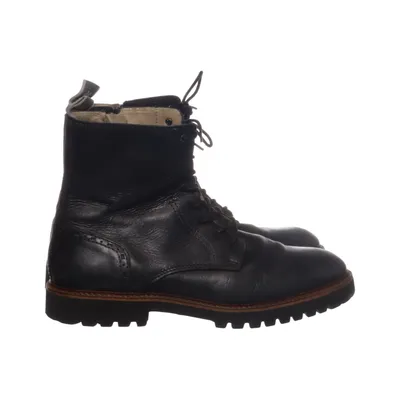 Laced boots (Black) from R.M. Williams