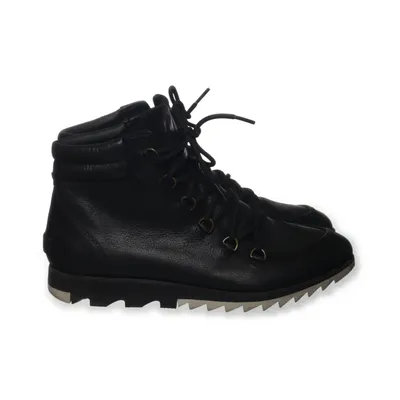 Laced boots (Black) from Sorel