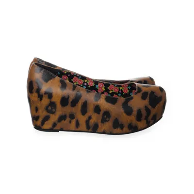 Kilklackar (Brun, Svart) från Betsey Johnson