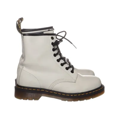 Laced boots (White) from Dr. Martens