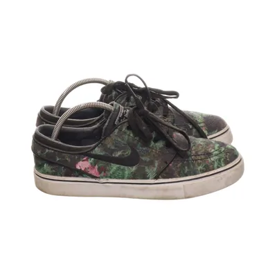Sneakers (Black, Green, Multicolored) from Nike x Stefan Janoski