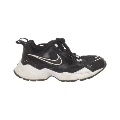 Trainers (Black, White) from Nike