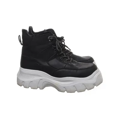 Laced boots (Black, White) from True North
