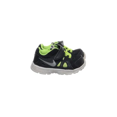 Trainers (Black, White, Green) from Nike