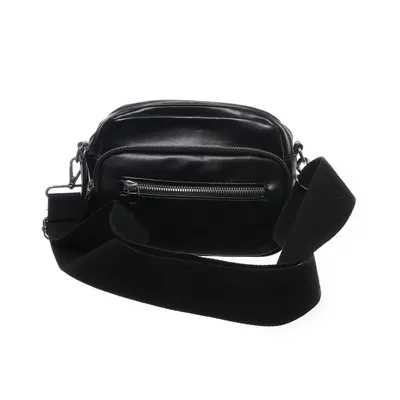 Axelremsväska (Svart) från Carin Wester Polyester, Polyuretan