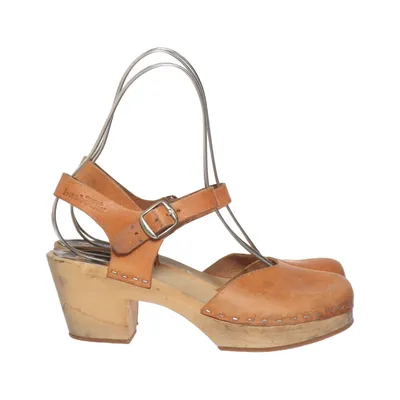 Clogs (Brown) from Swedish Hasbeens
