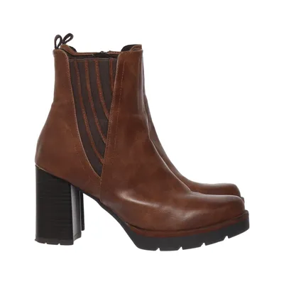 Heeled boots (Brown)