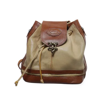 Ryggsäck (Liten retro ryggsäck i konstläder) från Claire