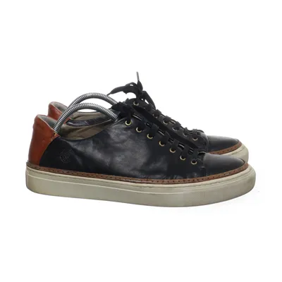 Baskets (Noir) de Sneaky Steve