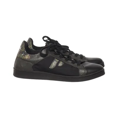 Sneakers (Black, Gray) from Paprcuts