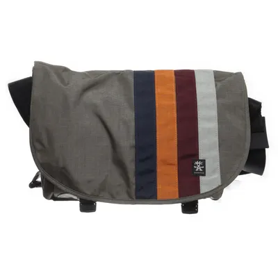 Axelremsväska (Brun, Flerfärgad) från Crumpler