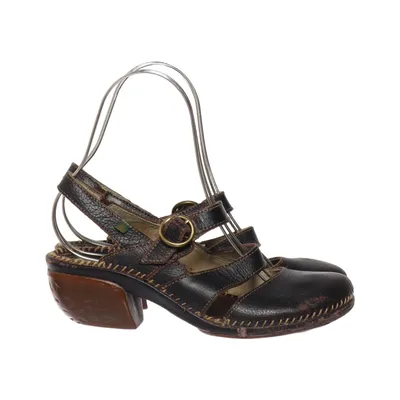 Sandals (Brown) from El Naturalista