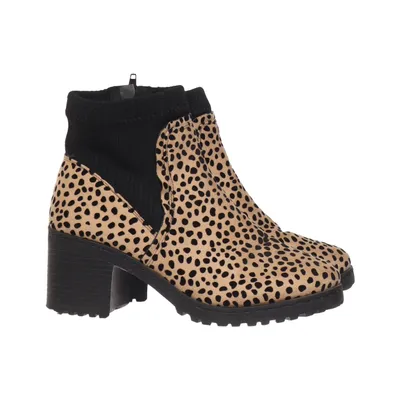 Heeled boots (Beige, Black) from Qupid