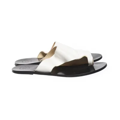 Slip-ins (Zwart, Wit) van ATP Atelier Leer