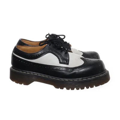 Brogues (10458001) från Dr. Martens
