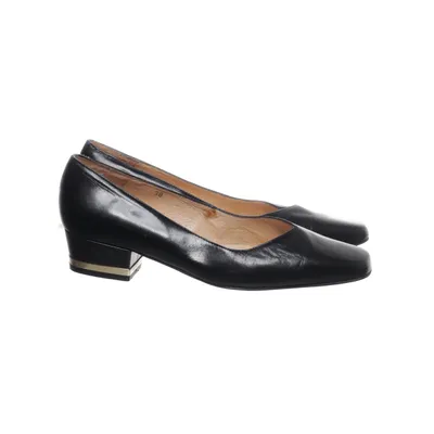 Pumps (Black) from Jerns