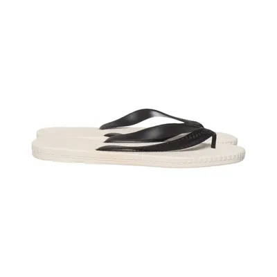 Tongs (Blanc, Noir) de Sarra Zienne