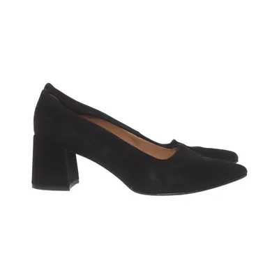 Pumps (Black) from Flattered