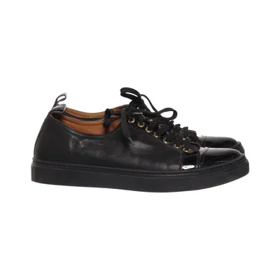 Sneakers (Black) from Fonnesberg