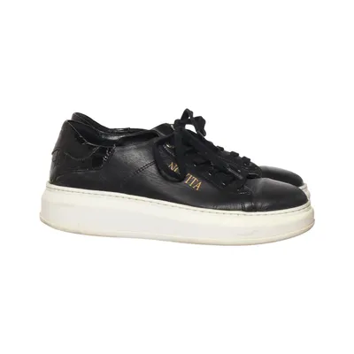 Sneakers (Svart, Vit) från Novita