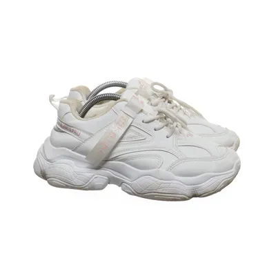 Sneakers (White) from Krakatau