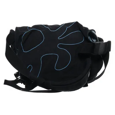 Axelremsväska (Svart, Blå) från Crumpler