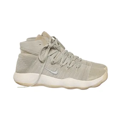 Chaussures de basketball (Beige) de Nike