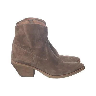 Heeled boots (Brown) from Via Vai