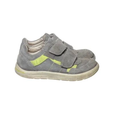 Walking shoes (Gray) from Kavat